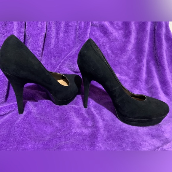 Lauren Conrad Black Suede Platform Heals  in size 9. Preloved in great condition - Picture 3 of 6
